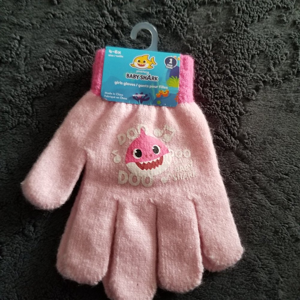 Pinkfong Baby Shark Girl Gloves
